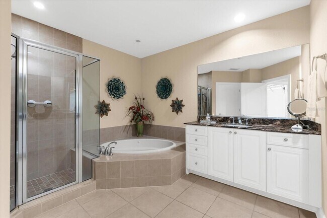 Building Photo - 14041 Bellagio Way