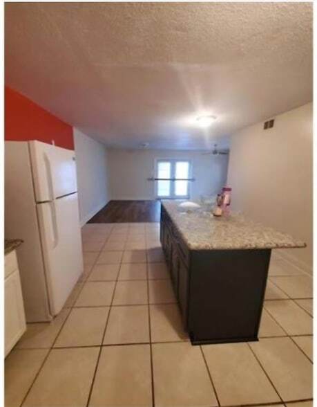 Building Photo - 7201 Salem Dr