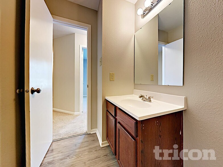 Building Photo - 10152 Golden Dr