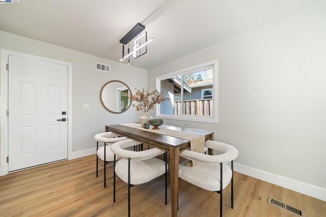 Building Photo - 3613 Perada Dr