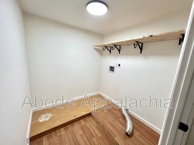 Building Photo - 1233 Collins Hwy