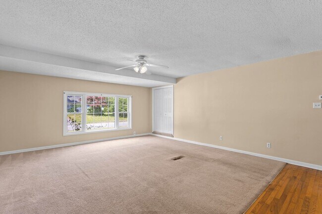 Building Photo - Northwoods Cutie!