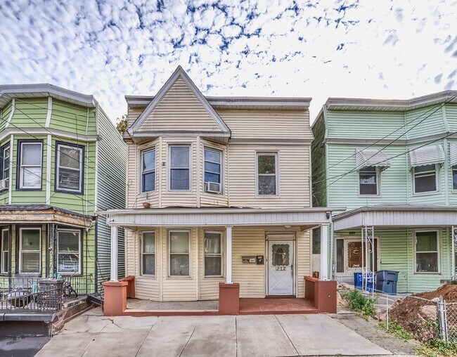 Primary Photo - 112 Randolph Ave