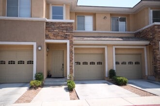 Building Photo - Close to shopping and easy access to Freeway!!!