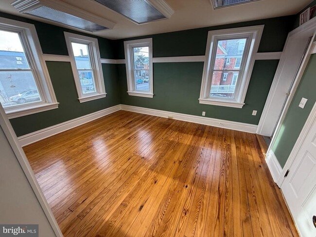 Building Photo - 405 Bridge St