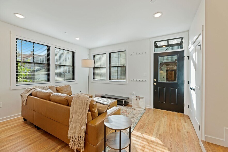 Building Photo - 423 Quincy St NW