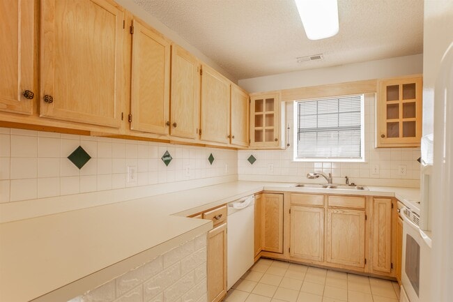 Building Photo - 112 Dusty Trail Ln