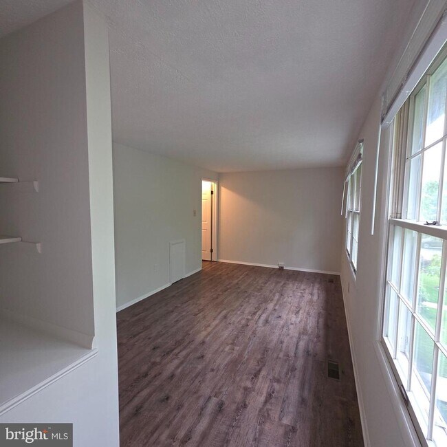 Building Photo - 1758 Springfield Ln