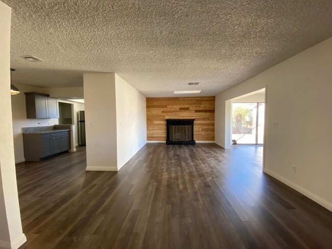 Building Photo - CALVADA VALLEY U7 - E. Calvada Blvd.
