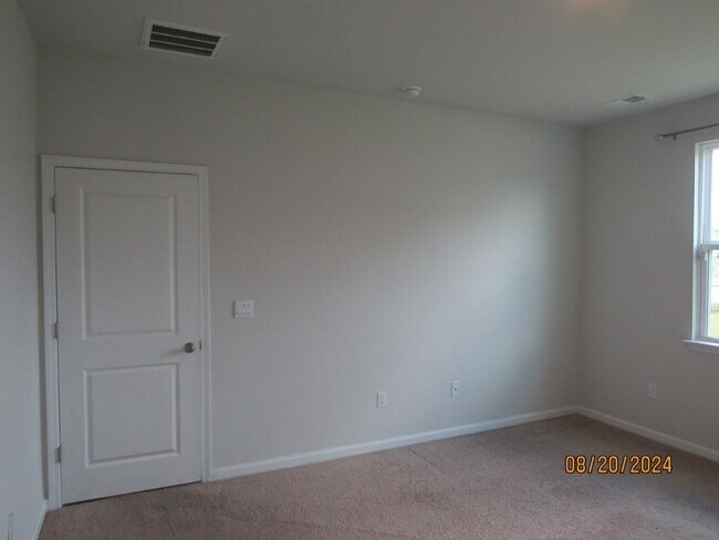 Building Photo - 2155 Ainsley Dr