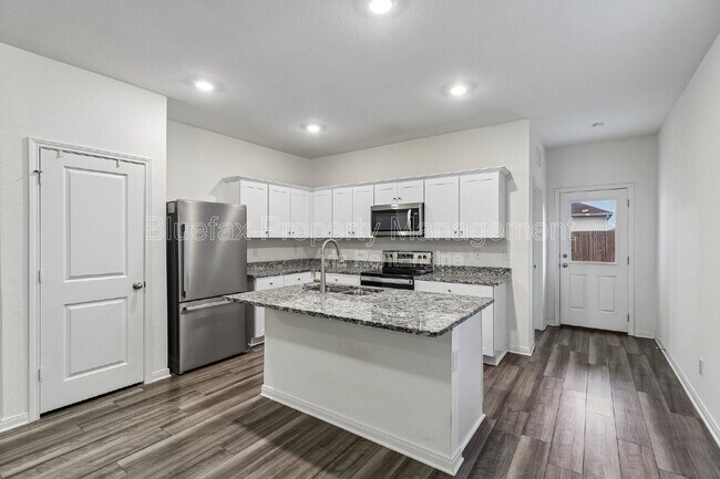 Building Photo - 14374 Palm Ridge