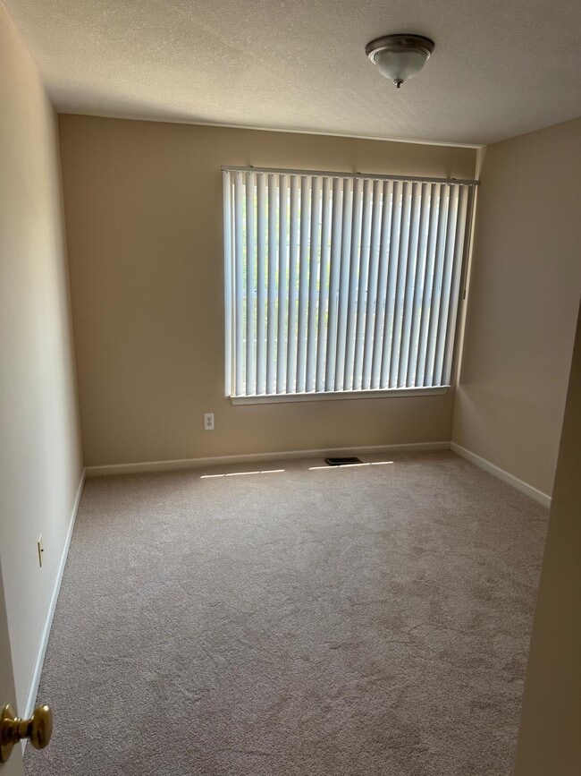 Building Photo - 28813 Cullen Dr