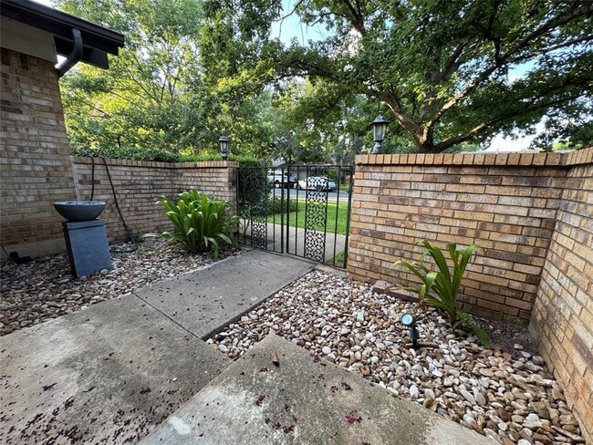 Building Photo - 2303 Remuda Trail