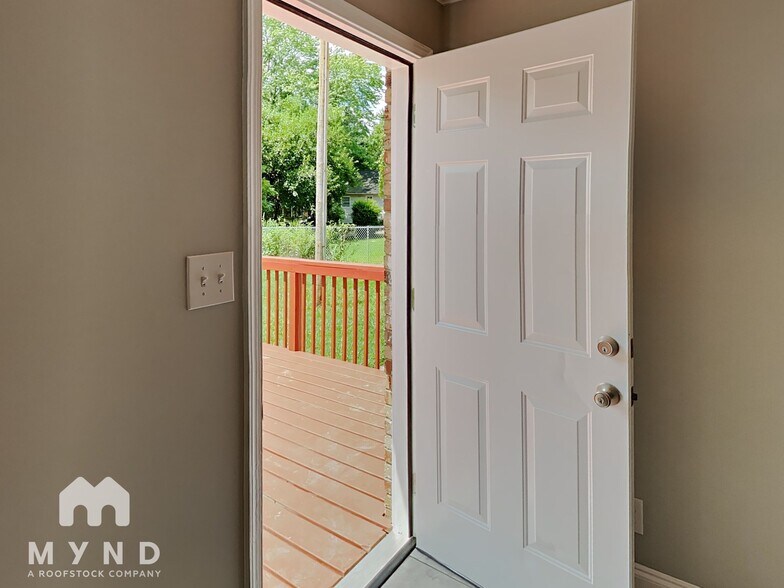 Building Photo - 1609 Rushing St