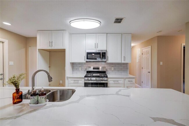Building Photo - 25507 Glen Loch Dr