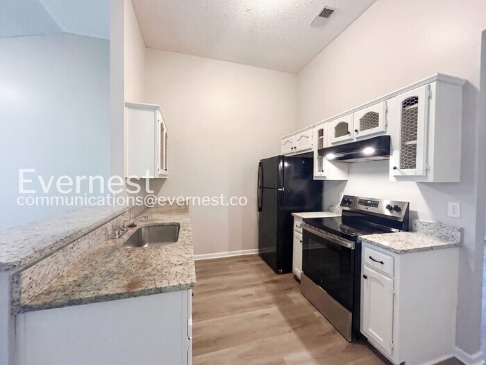 Building Photo - 10721 Ridgefield Dr