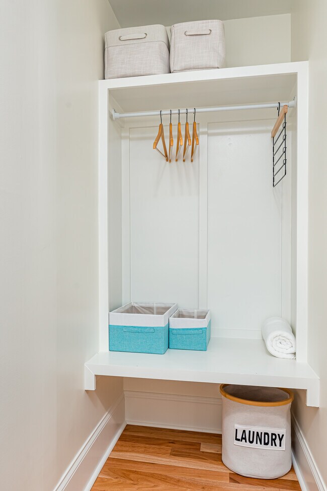 Building Photo - 5708 Southampton Rd