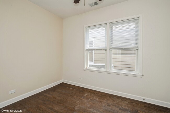 Building Photo - 5028 W Madison St