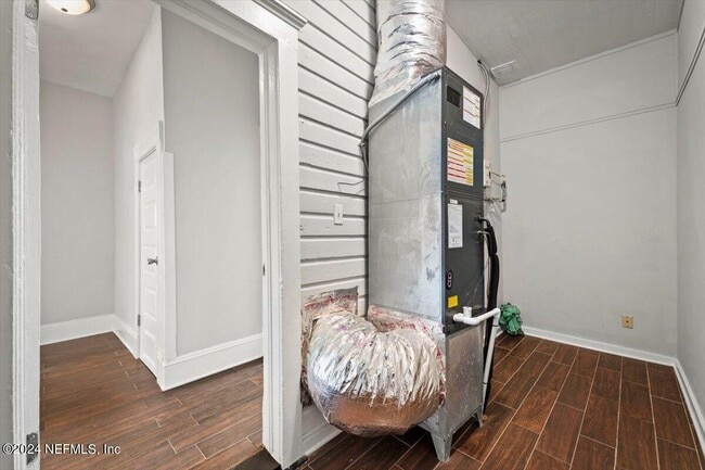 Building Photo - 1950 Redell St