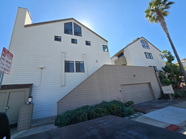Building Photo - 737 Seacoast Dr