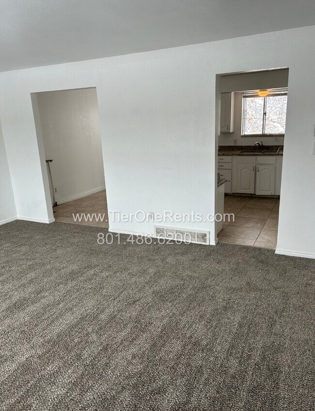 Building Photo - This property offers a NO DEPOSIT option available for qualified renters!