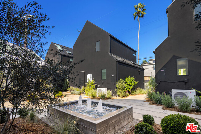 Building Photo - 1805 Penmar Ave