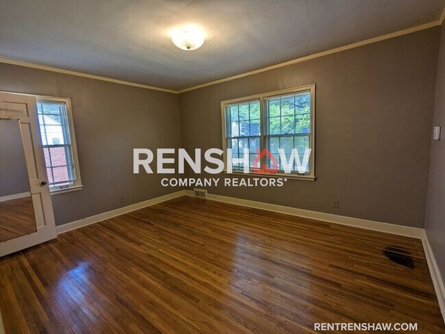 Building Photo - Convenient, 3/2 Home In East Memphis Now A...