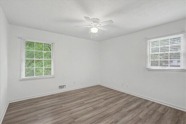 Building Photo - 2985 Fredrick Dr