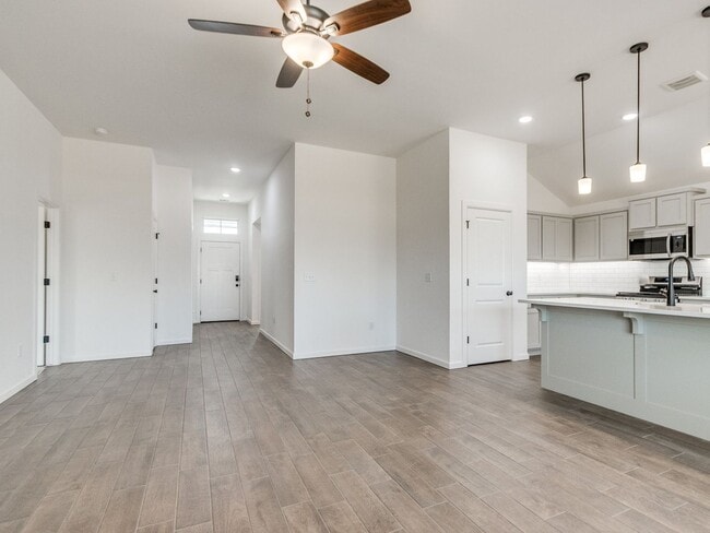 Building Photo - Beautiful New Home!