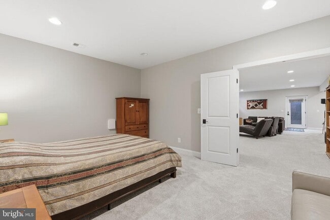 Building Photo - 2516 Villanova Dr