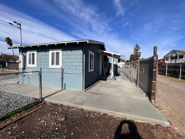 Building Photo - MOVE IN SPECIAL!!!  2BR/1BA House w/ bonus room available FOR RENT NOW!