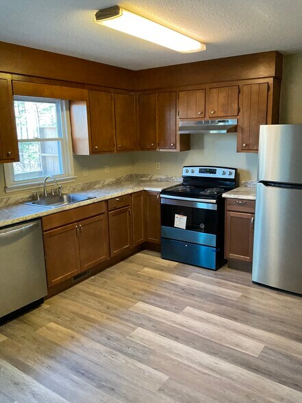new kitchen spacious - 11090 Watson Dr