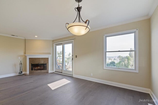 Building Photo - 25 Homestead