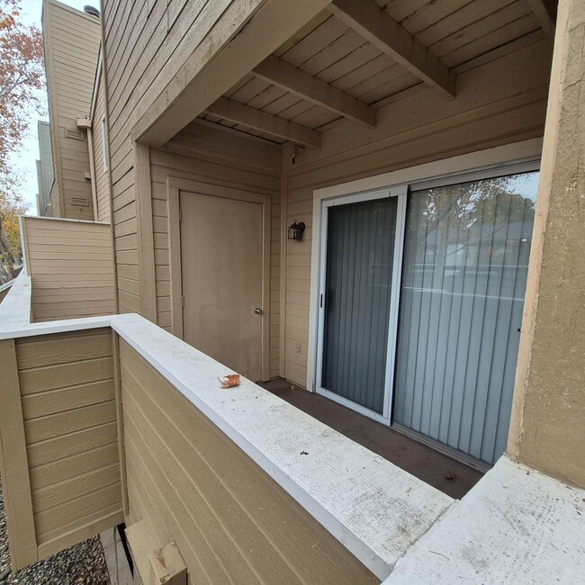 Building Photo - Affordable 1 bedroom 1 bath condo near the American River and CSUS