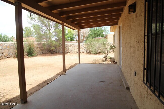 Building Photo - 10711 Ivanhoe Dr