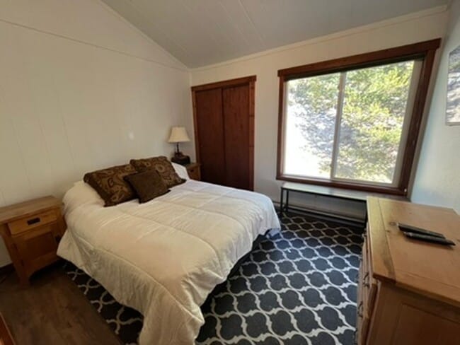 Building Photo - Winter Seasonal Lease! Sun filled, furnish...