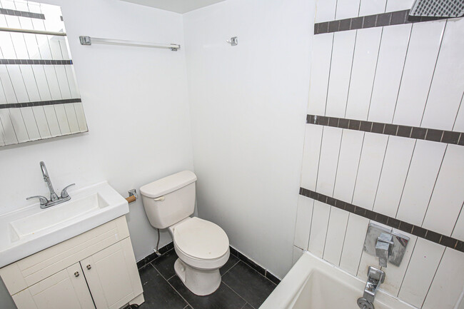 Building Photo - 1312 Putnam Ave