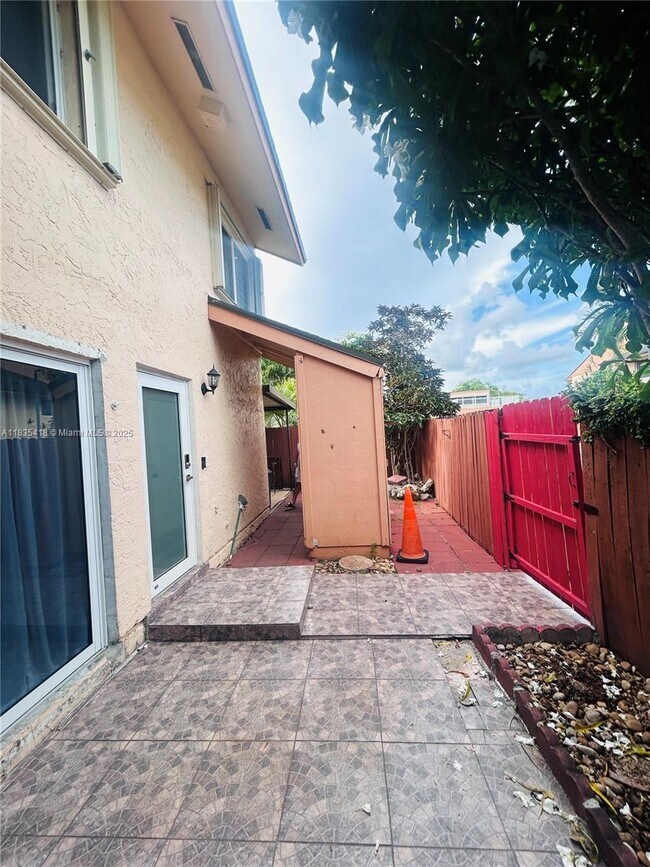 Building Photo - 8610 SW 156th Ct