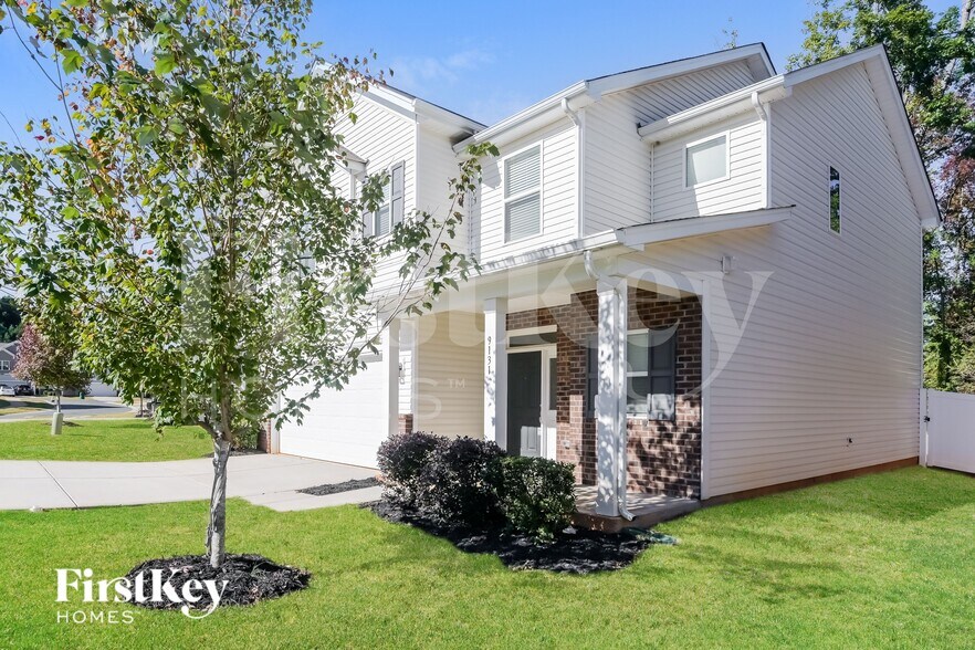 Building Photo - 9131 Marion Oaks Dr