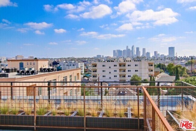 Building Photo - 1040 S Mariposa Ave