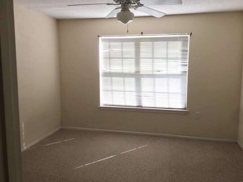 Building Photo - 50 Pebble Beach Cv