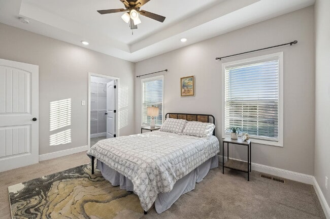 Building Photo - Quiet cut-de-sac living with country views!