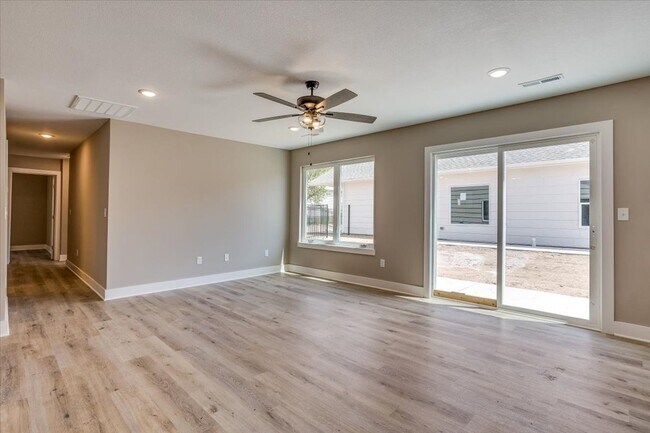 Building Photo - Auburn Villas Molly Plan