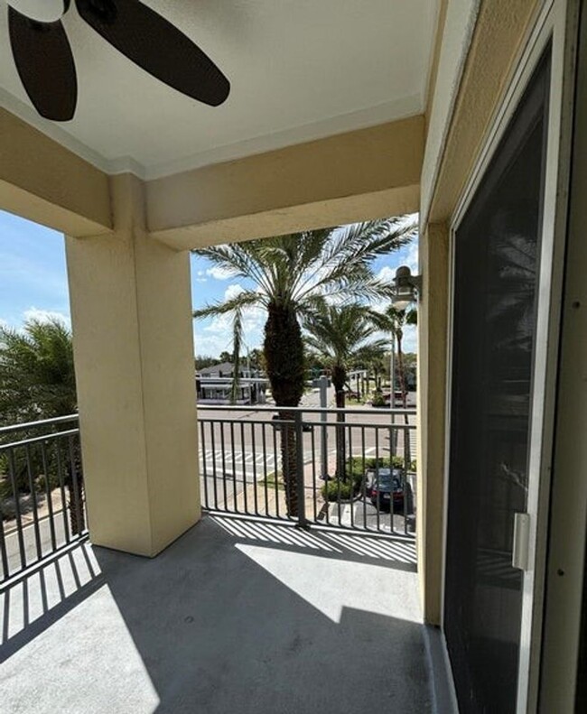 Building Photo - Beautiful Pier Point Condo