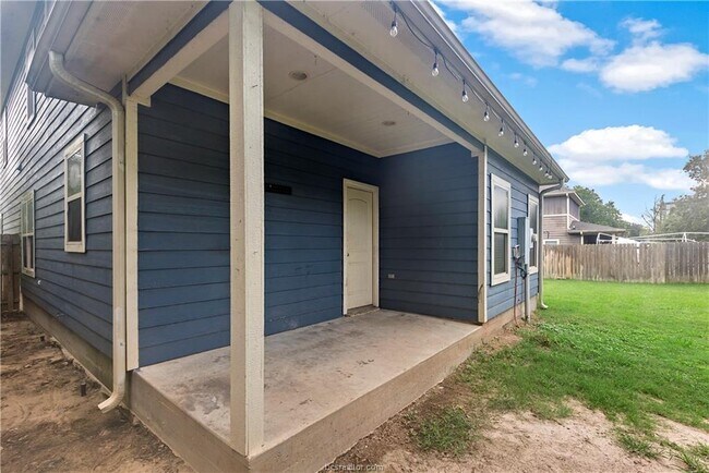 Building Photo - 4336 Nagle St