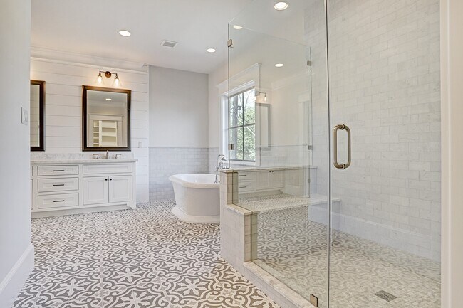 Building Photo - 1901 Bradshaw St