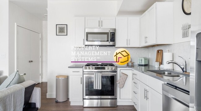 Building Photo - 2 Bed Townhome - *Includes Internet!!