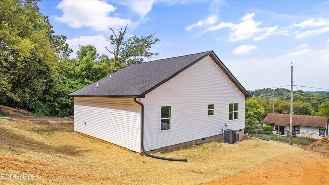 Building Photo - 3900 Lilac Ave