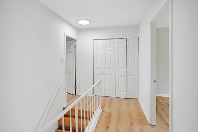 Building Photo - Renovated 4BR/3.5BA Townhome in Stafford –...