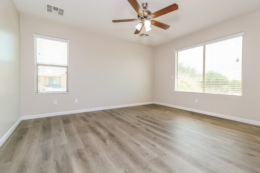 Building Photo - 7113 W Winslow Ave